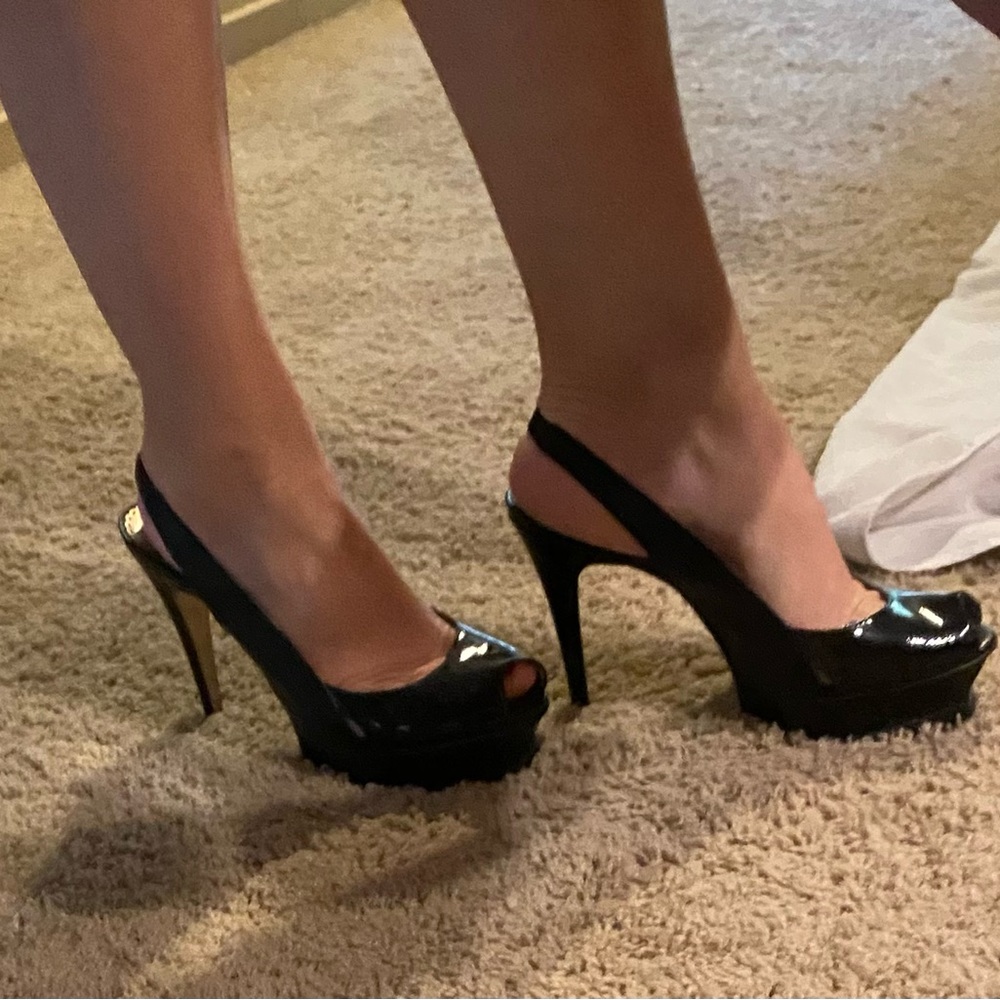 Bebe size 7 glossy black platform 👠